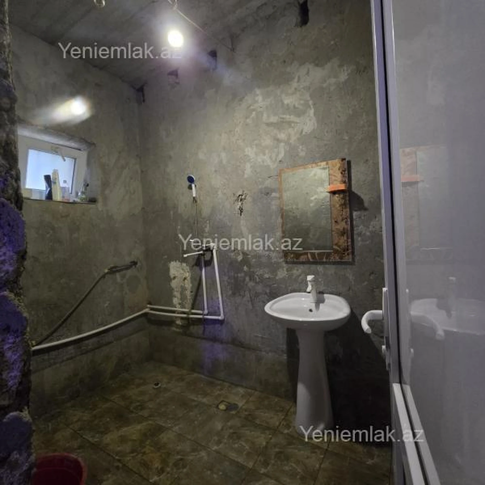 Satılır 5 otaqlı həyət evi 180 m²