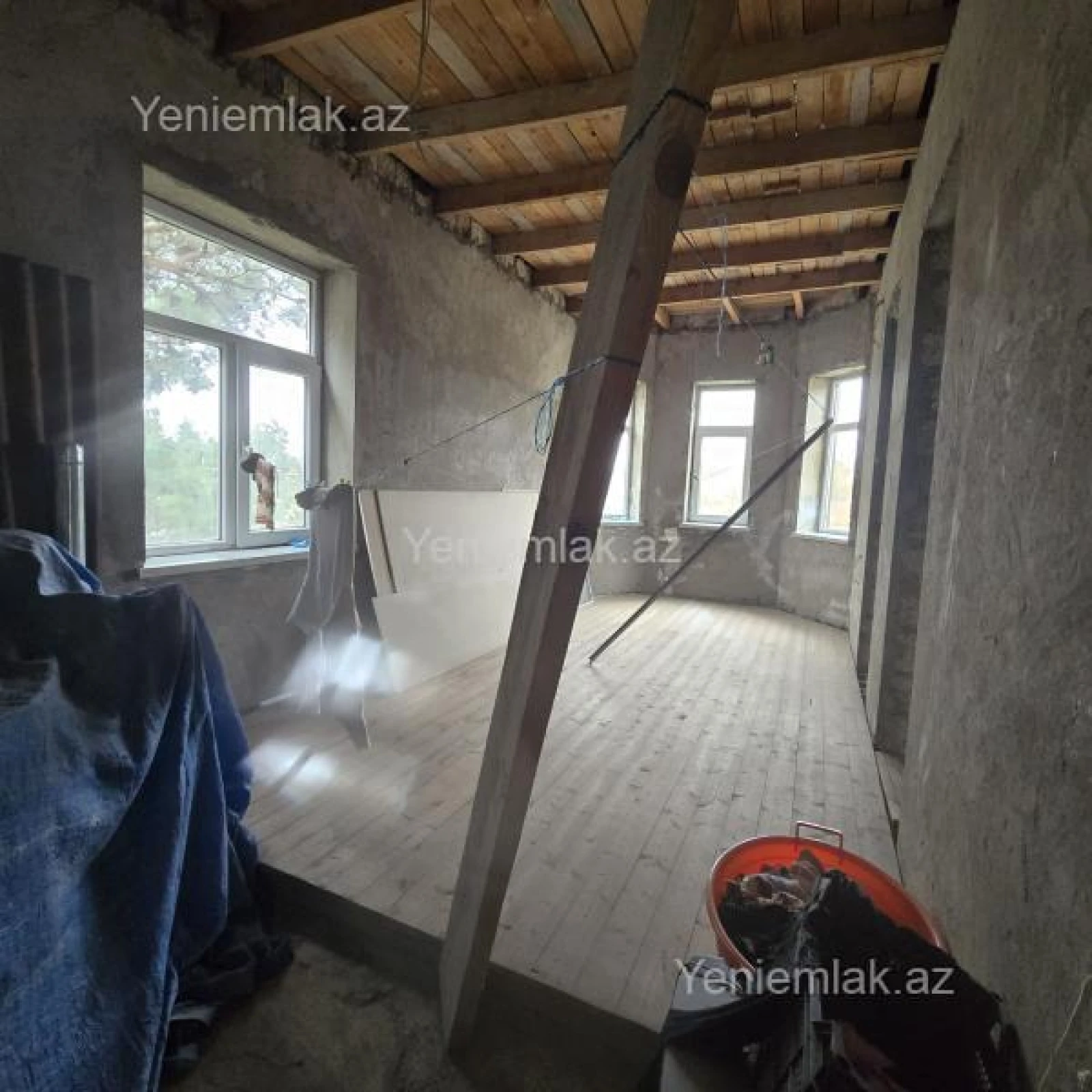 Satılır 5 otaqlı həyət evi 180 m²