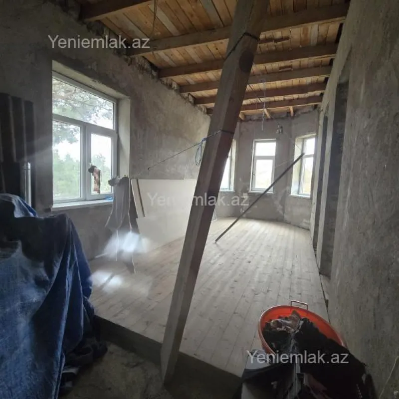 Satılır 5 otaqlı həyət evi 180 m²