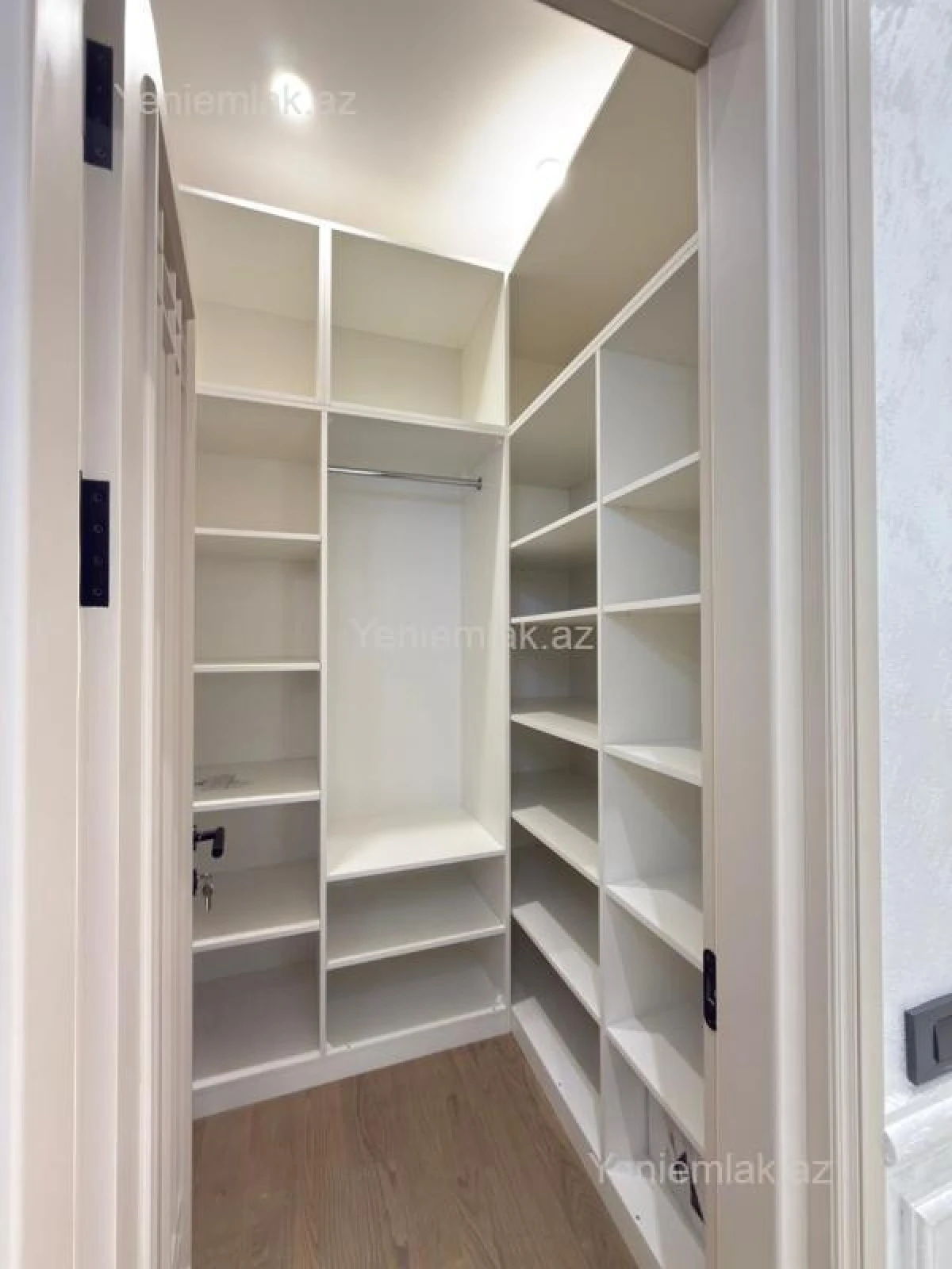 Satılır 3 otaqlı yeni tikili 156 m²