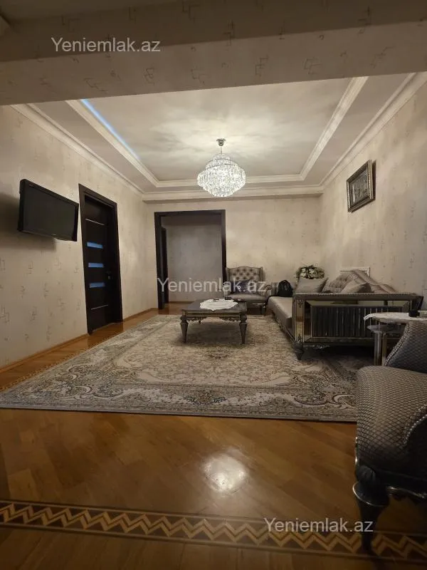Satılır 3 otaqlı yeni tikili 130 m²