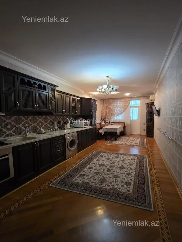 Satılır 3 otaqlı yeni tikili 130 m²