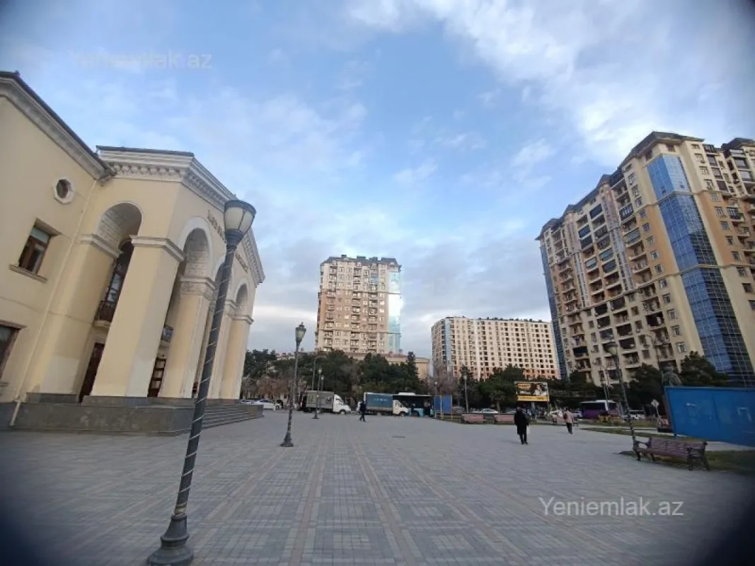 Satılır 2 otaqlı yeni tikili 80 m²