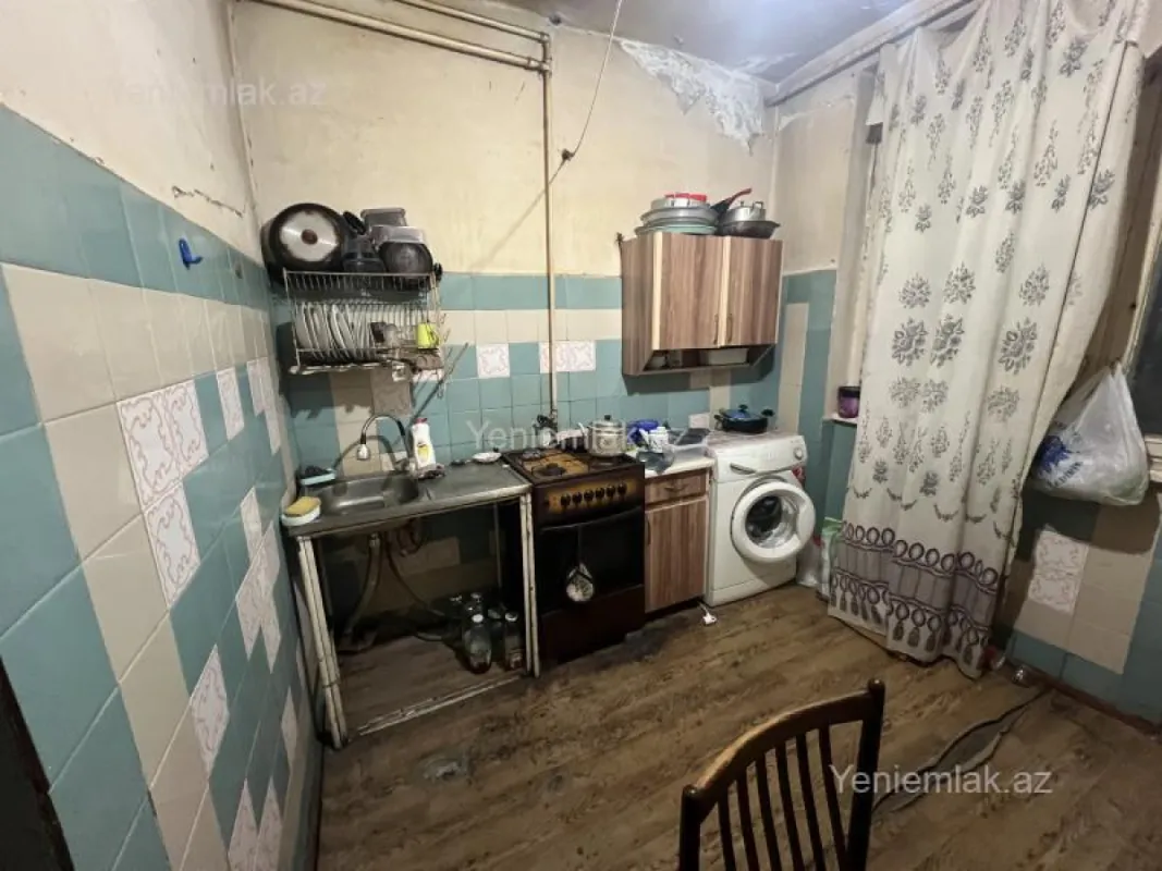 Satılır 3 otaqlı köhnə tikili 80 m²