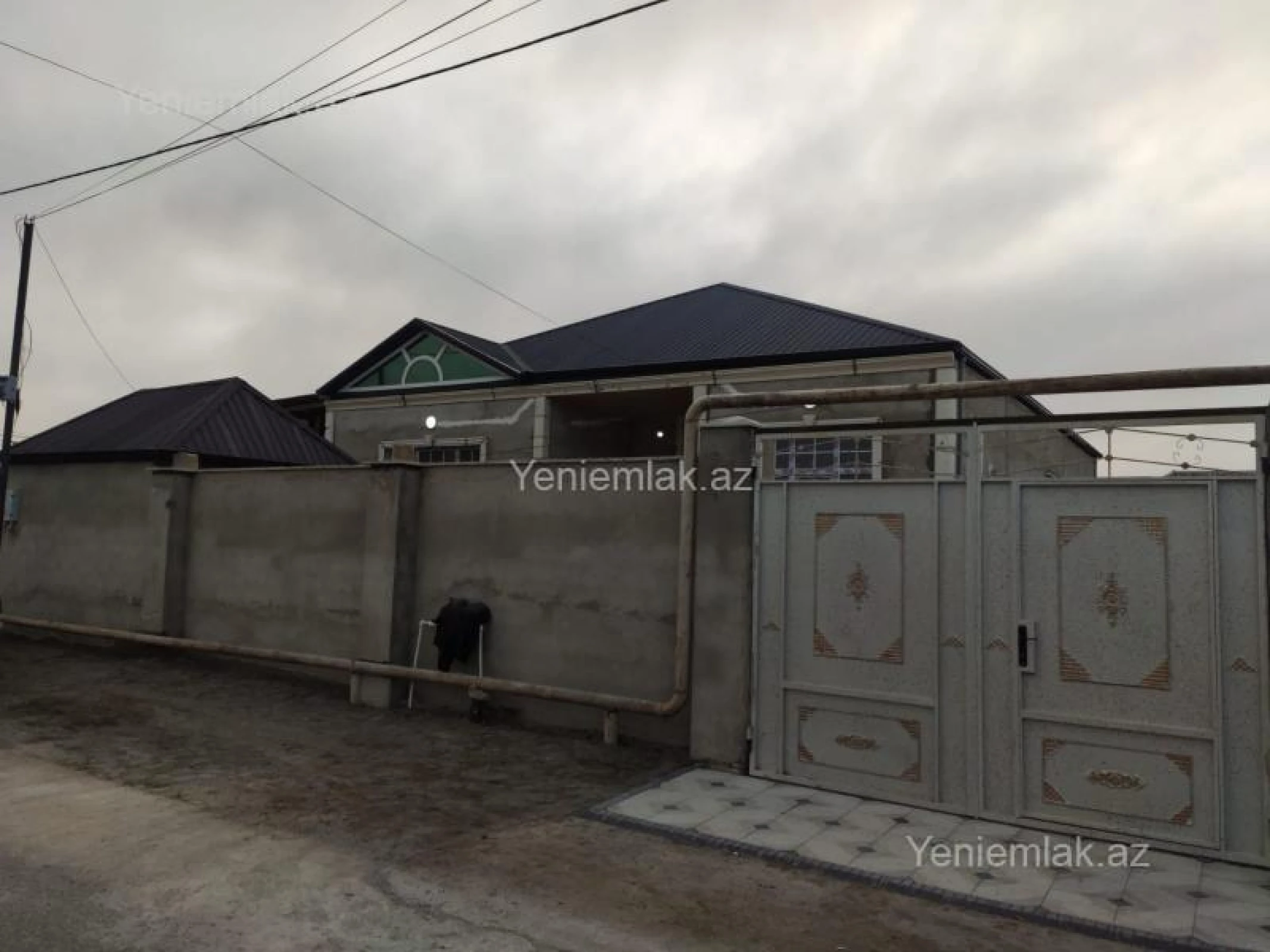 Satılır 4 otaqlı həyət evi 140 m²