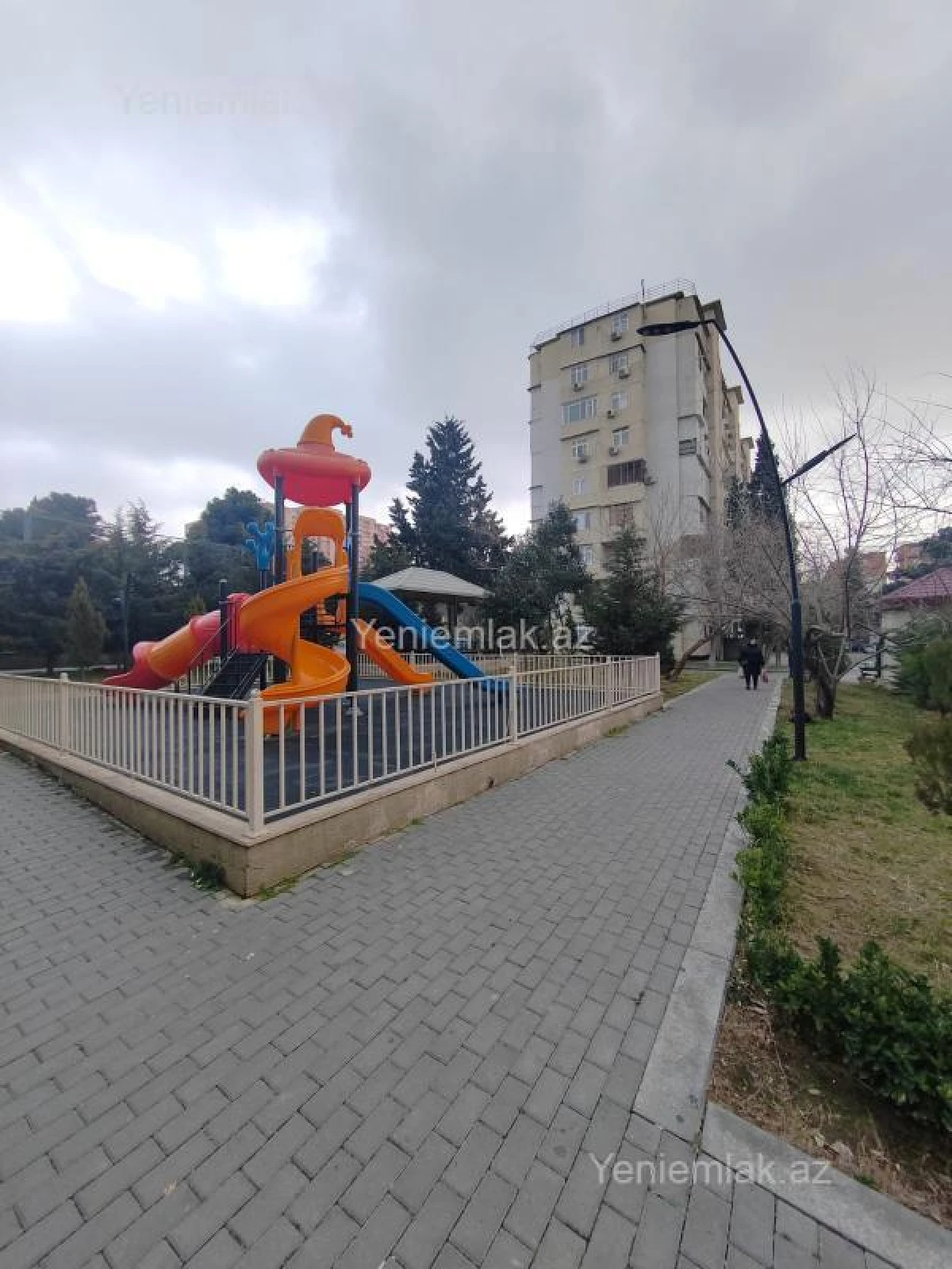 Satılır 2 otaqlı köhnə tikili 65 m²