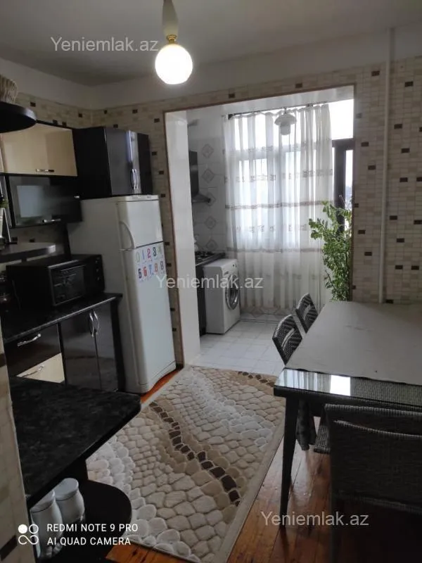 Satılır 3 otaqlı köhnə tikili 90 m²
