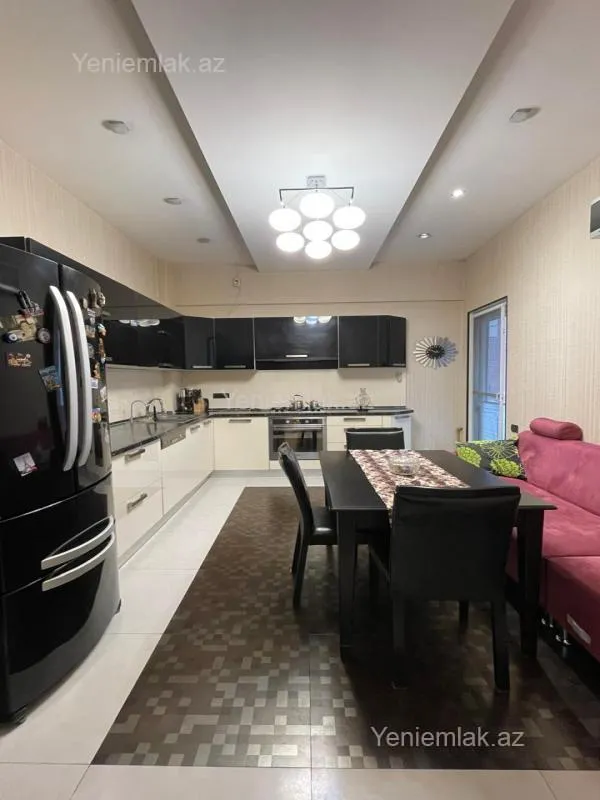 Satılır 4 otaqlı yeni tikili 180 m²