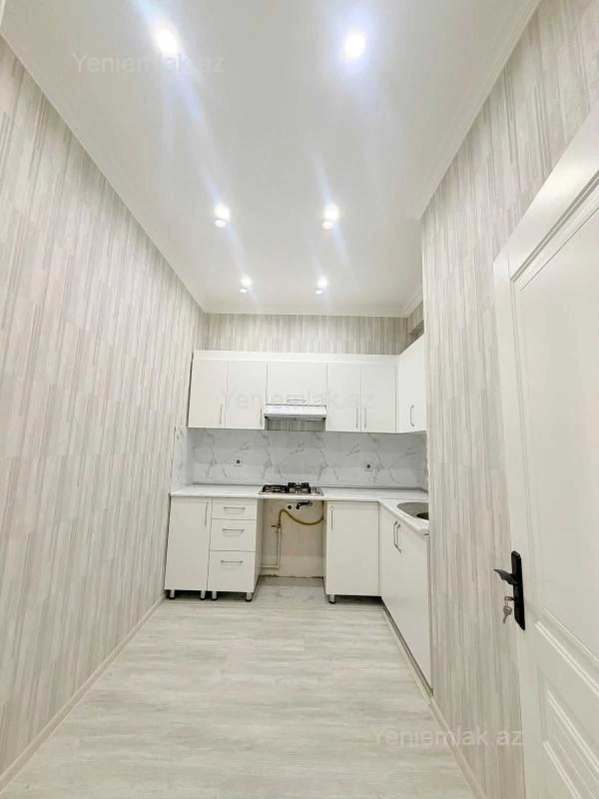 Satılır 2 otaqlı yeni tikili 61 m²