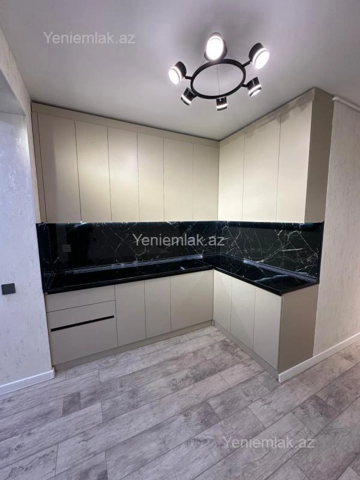 Satılır 3 otaqlı yeni tikili 77 m²