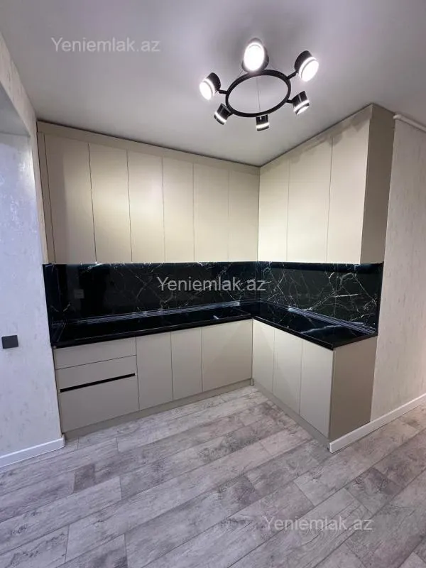 Satılır 3 otaqlı yeni tikili 77 m²