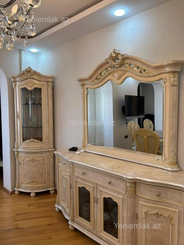 Satılır 4 otaqlı köhnə tikili 100 m²