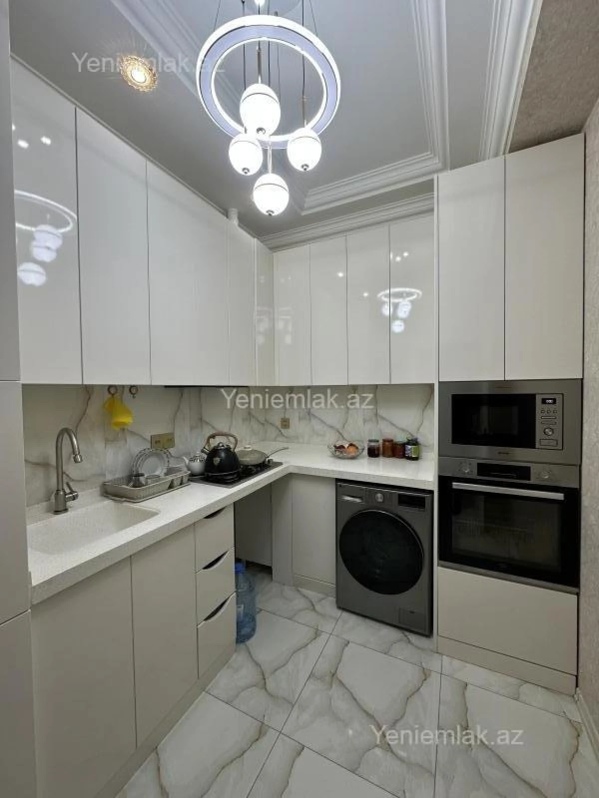 Satılır 2 otaqlı yeni tikili 60 m²