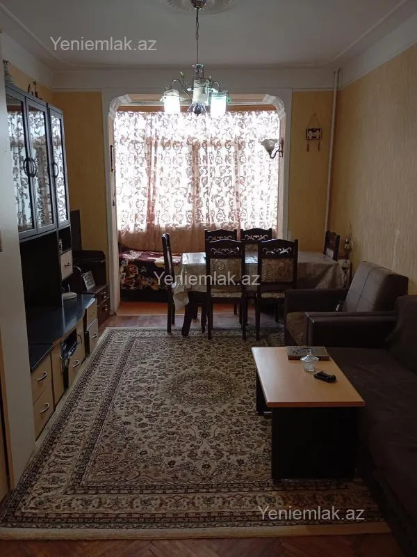 Satılır 2 otaqlı köhnə tikili 65 m²