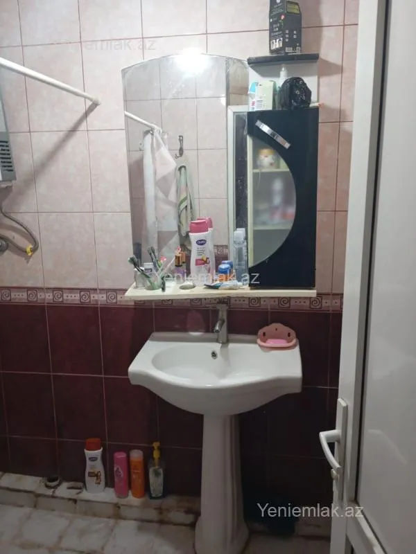 Satılır 2 otaqlı köhnə tikili 65 m²