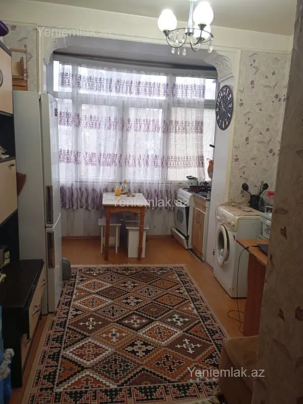 Satılır 2 otaqlı köhnə tikili 65 m²