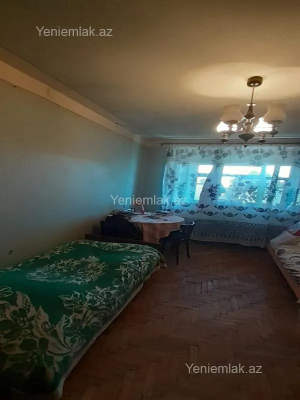 Satılır 4 otaqlı köhnə tikili 110 m²