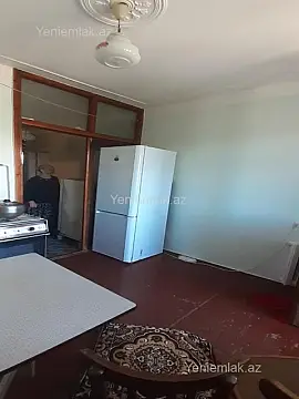 Satılır 4 otaqlı köhnə tikili 110 m²