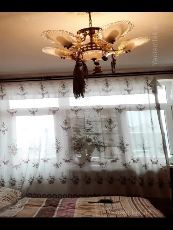 Satılır 4 otaqlı köhnə tikili 110 m²