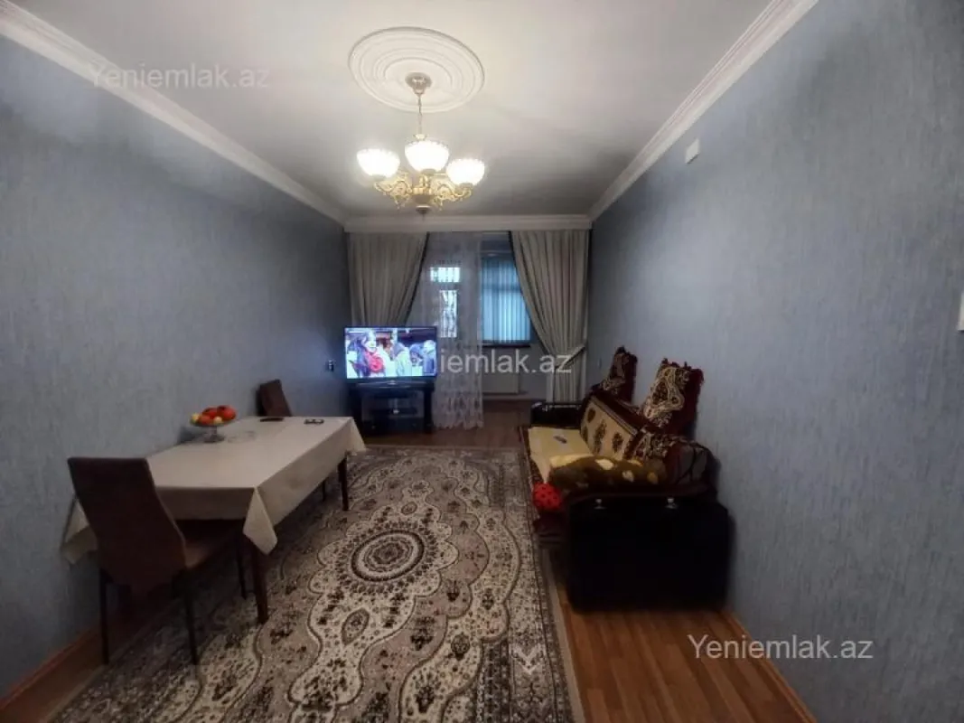 Satılır 4 otaqlı köhnə tikili 100 m²