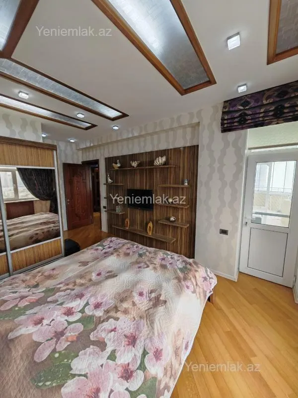 Satılır 3 otaqlı yeni tikili 130 m²