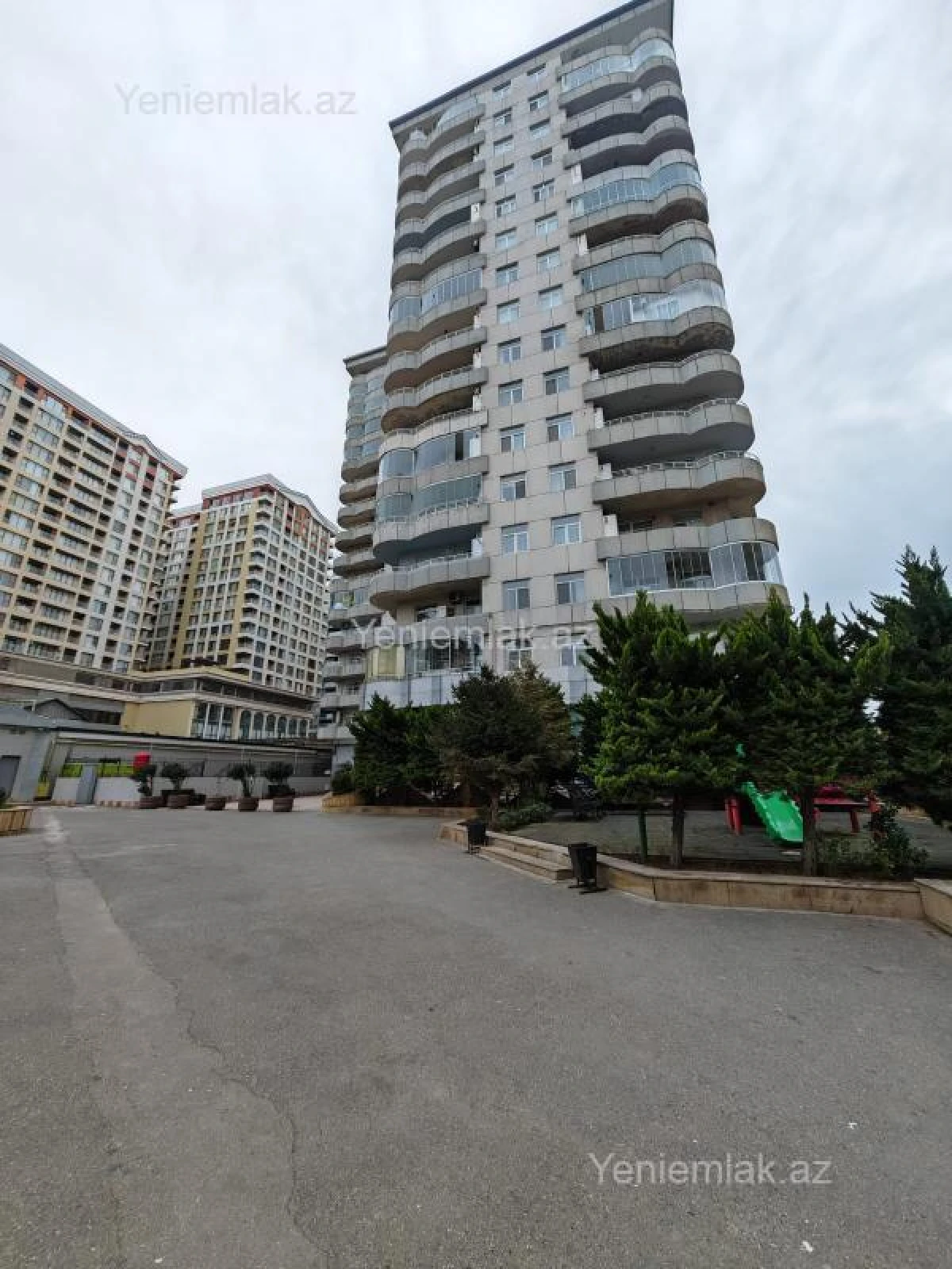 Satılır 3 otaqlı yeni tikili 130 m²