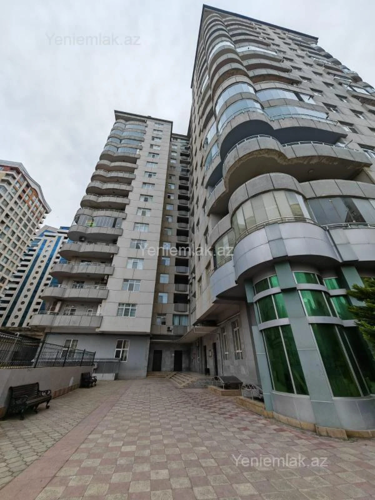 Satılır 3 otaqlı yeni tikili 130 m²