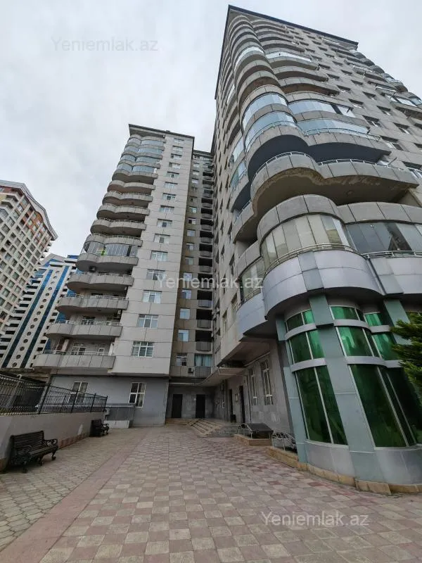 Satılır 3 otaqlı yeni tikili 130 m²