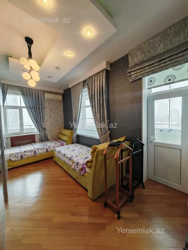 Satılır 3 otaqlı yeni tikili 130 m²