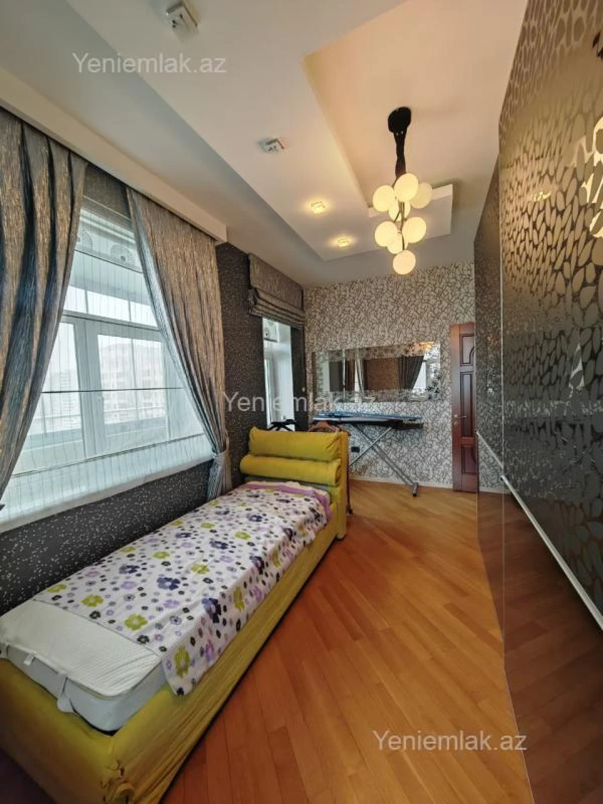 Satılır 3 otaqlı yeni tikili 130 m²