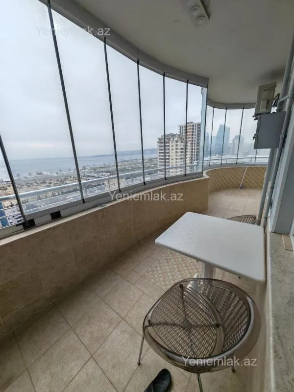 Satılır 3 otaqlı yeni tikili 130 m²