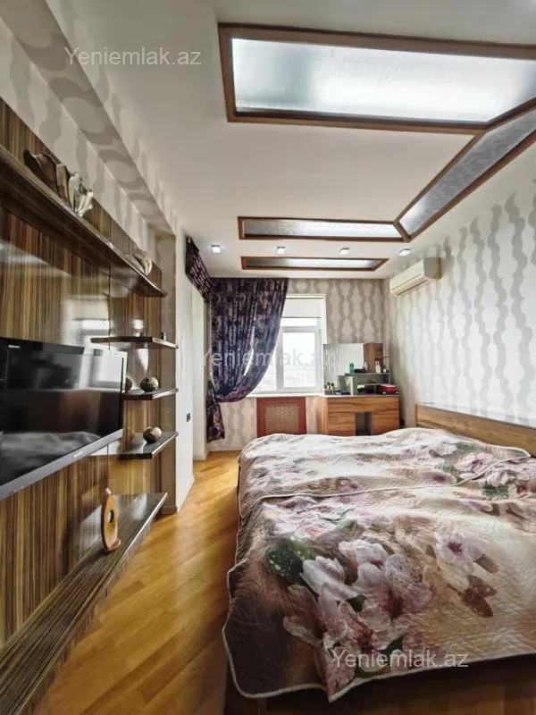 Satılır 3 otaqlı yeni tikili 130 m²