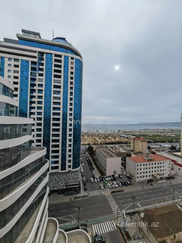Satılır 3 otaqlı yeni tikili 130 m²
