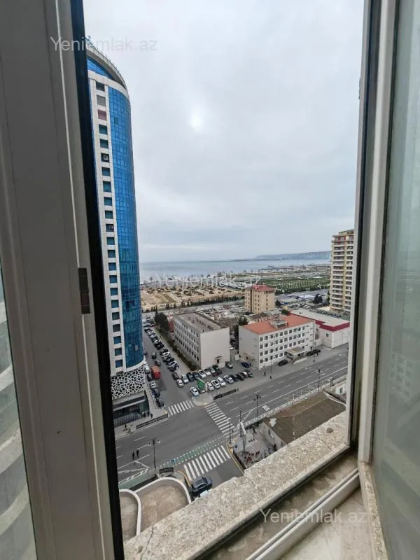 Satılır 3 otaqlı yeni tikili 130 m²