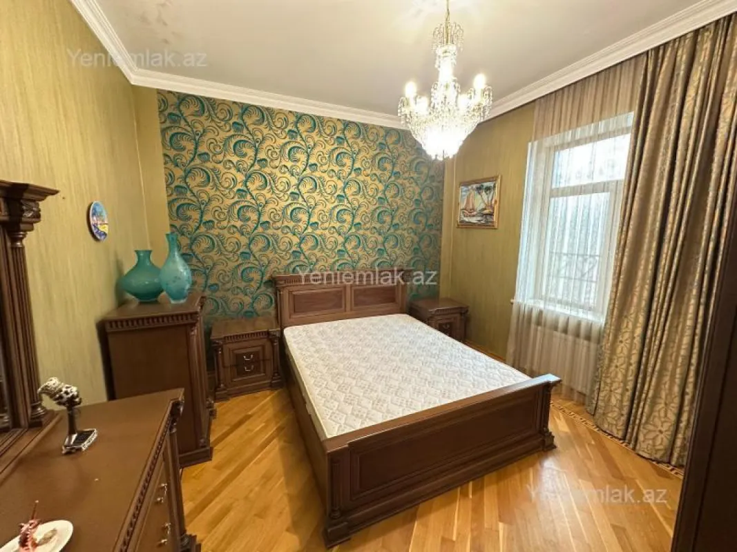 Satılır 5 otaqlı həyət evi 200 m²