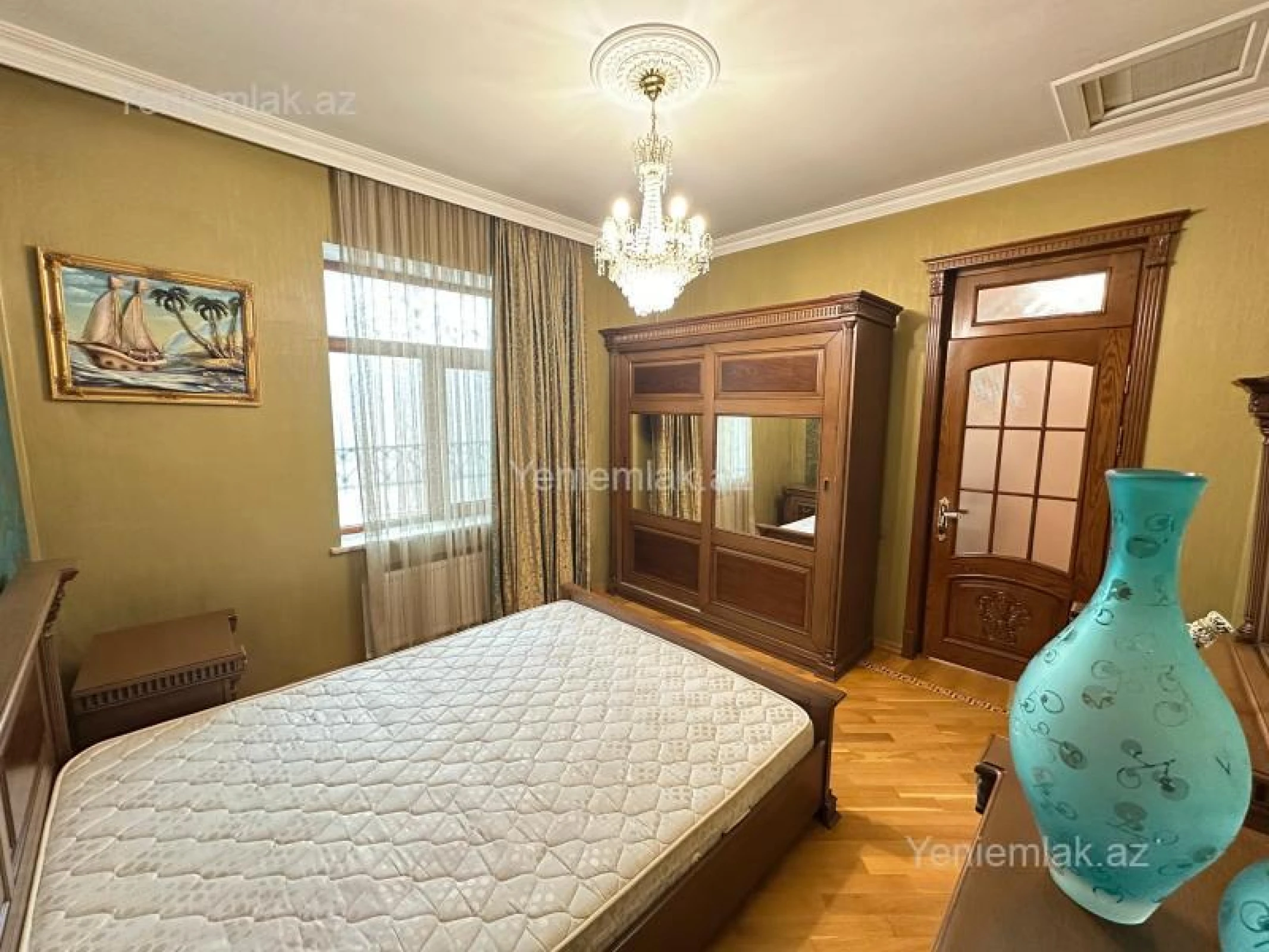 Satılır 5 otaqlı həyət evi 200 m²