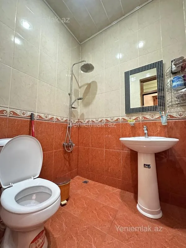 Satılır 5 otaqlı həyət evi 200 m²