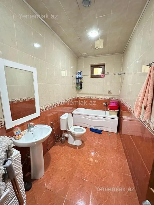 Satılır 5 otaqlı həyət evi 200 m²