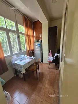Satılır 3 otaqlı köhnə tikili 85 m²