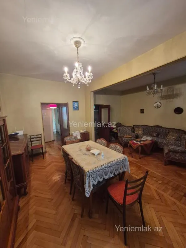 Satılır 3 otaqlı köhnə tikili 85 m²