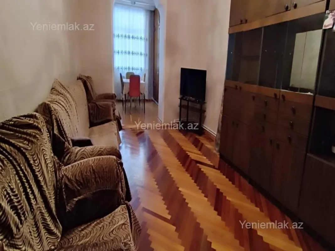 Satılır 3 otaqlı köhnə tikili 100 m²