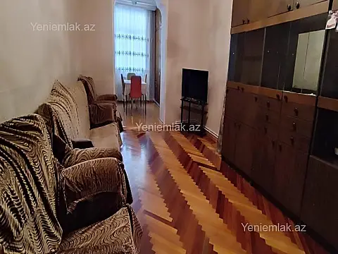 Satılır 3 otaqlı köhnə tikili 100 m²