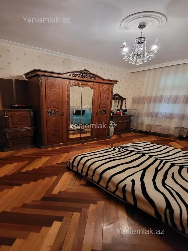 Satılır 3 otaqlı köhnə tikili 100 m²