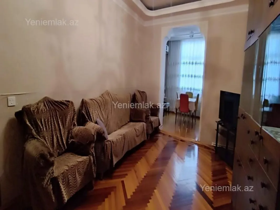 Satılır 3 otaqlı köhnə tikili 100 m²