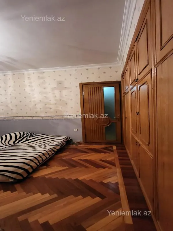 Satılır 3 otaqlı köhnə tikili 100 m²