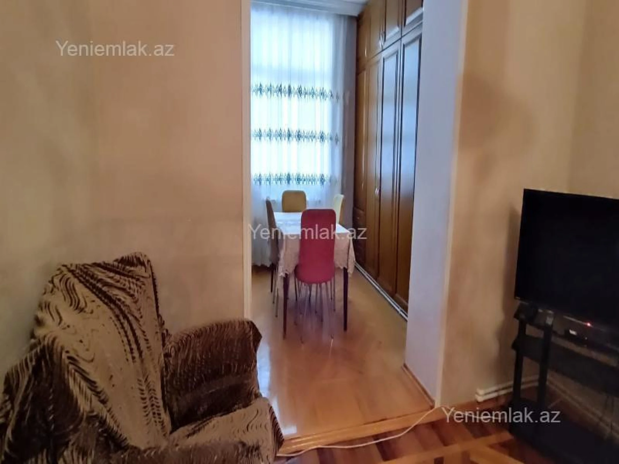 Satılır 3 otaqlı köhnə tikili 100 m²