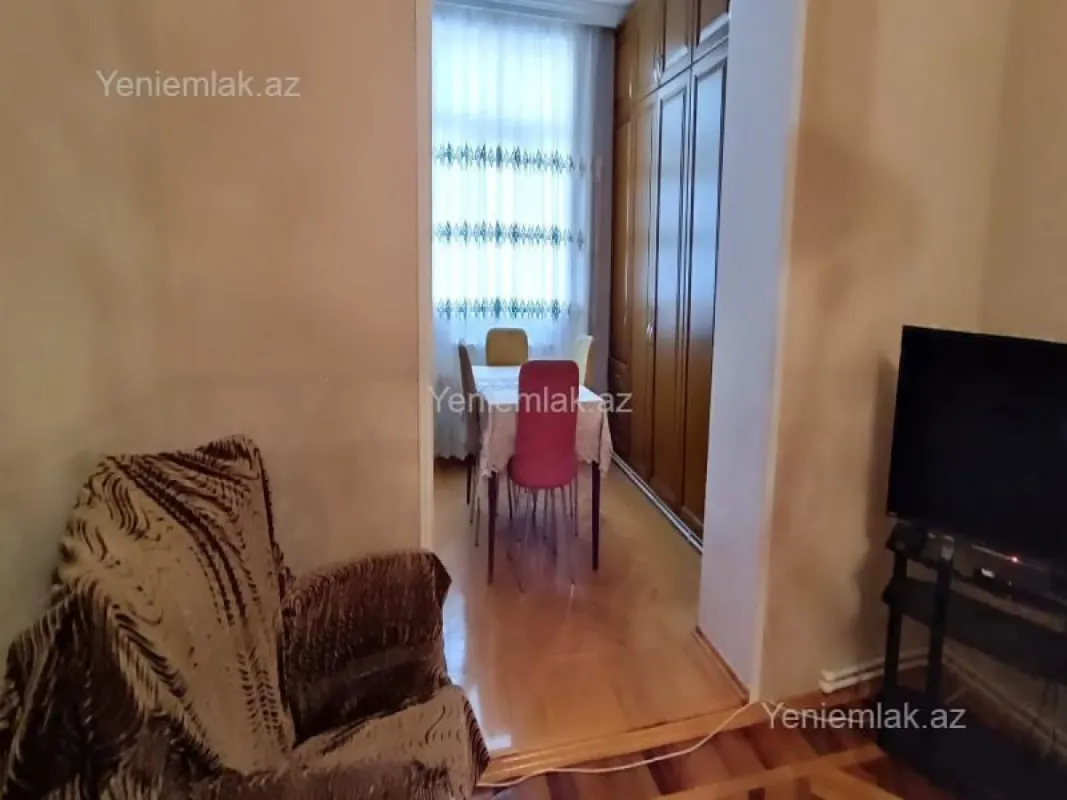 Satılır 3 otaqlı köhnə tikili 100 m²