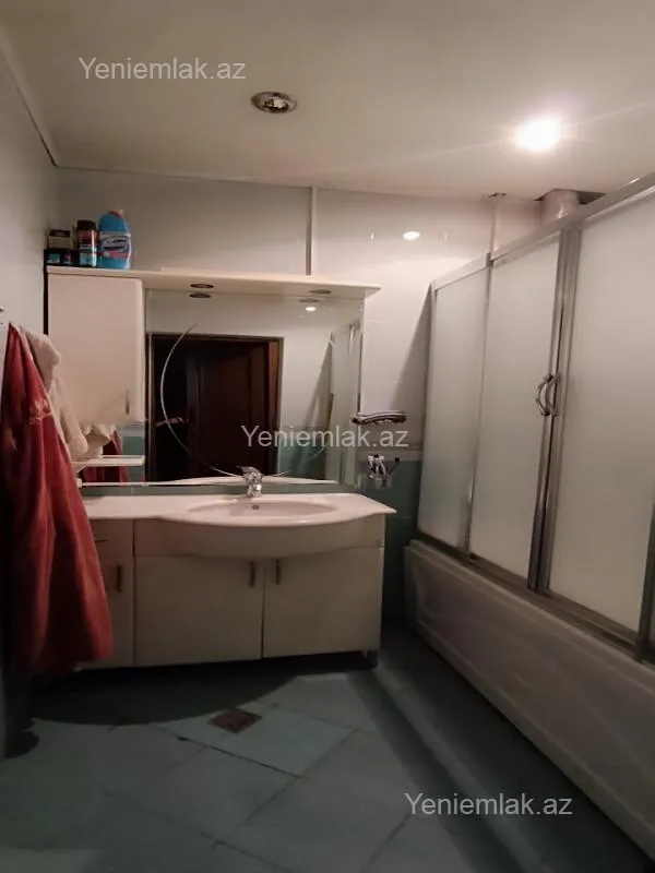 Satılır 3 otaqlı köhnə tikili 100 m²