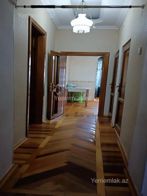 Satılır 3 otaqlı köhnə tikili 100 m²