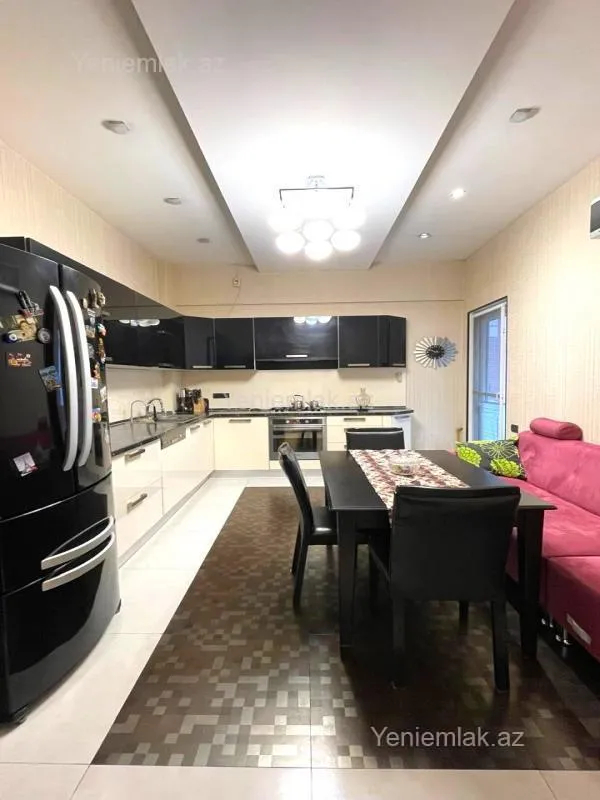 Satılır 4 otaqlı yeni tikili 180 m²